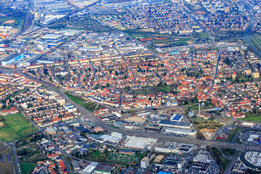 Luftbild: Ortsansicht von Südosten im Ortsteil Käfertal in Mannheim im Bundesland Baden-Württemberg in Deutschland.Foto: IMG_077002.jpg vom 12.04.2015 durch Werner Riehm/FLY-FOTO.deAuflösung des Originals: 5472 x 3648 px