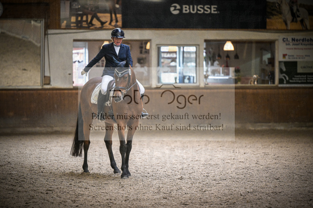 DOS_1011 | Entdecke hochwertige Reitturnierfotos von Foto Oger. Professionell, emotional und authentisch – jetzt Lieblingsmomente im Shop bestellen.Deutschlandweite Turnierfotografie. - Realisiert mit Pictrs.com