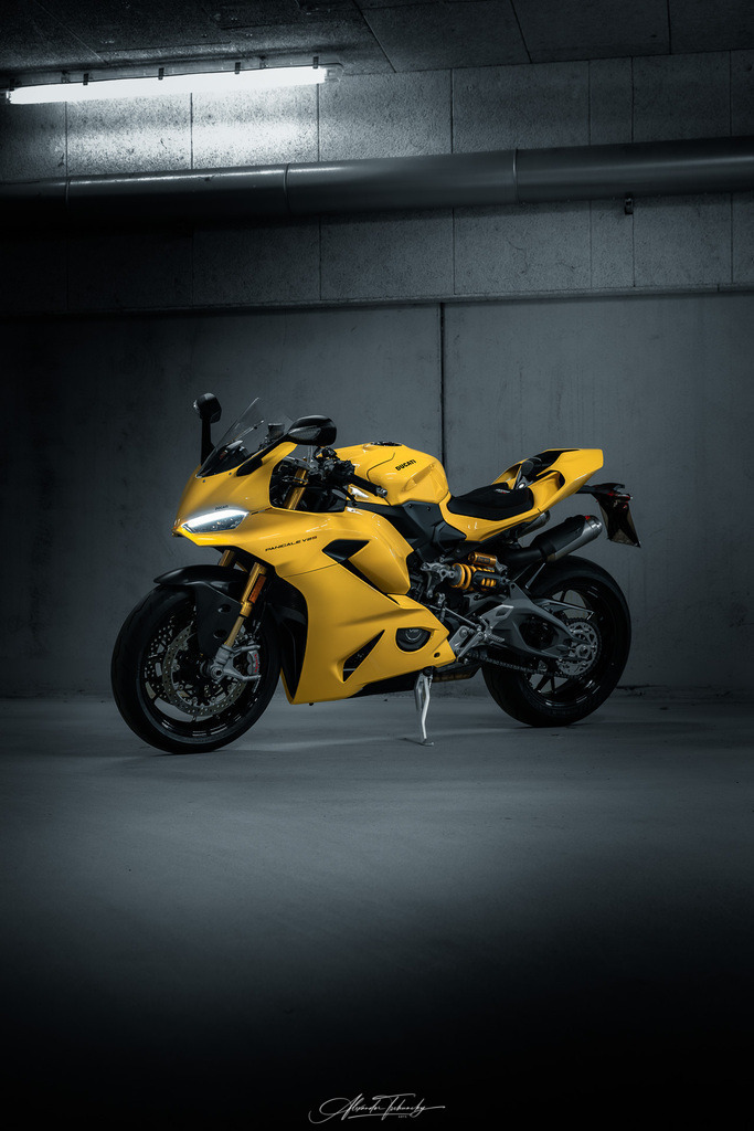Ducati Panigake V2S | Entdecken Sie die faszinierende Welt von Alexander Tschuncky Arts: Kreative Fotografie, atemberaubende Automobilkunst und hochwertiger Bilderdruck. Lassen Sie sich inspirieren! - Realisiert mit Pictrs.com