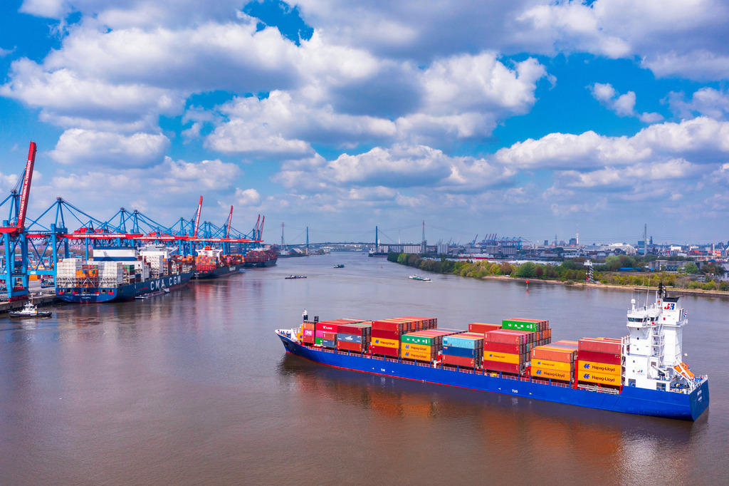 2022_04_28_TERMINAL-ALTENWERDER_DJI_0424 Kopie | Hochwertig gedruckte Fotografien für die Wand, als Kalender und zum Verschenken. Hamburg & Norddeutschland und überall wo ich mit der Kamera unterwegs war.