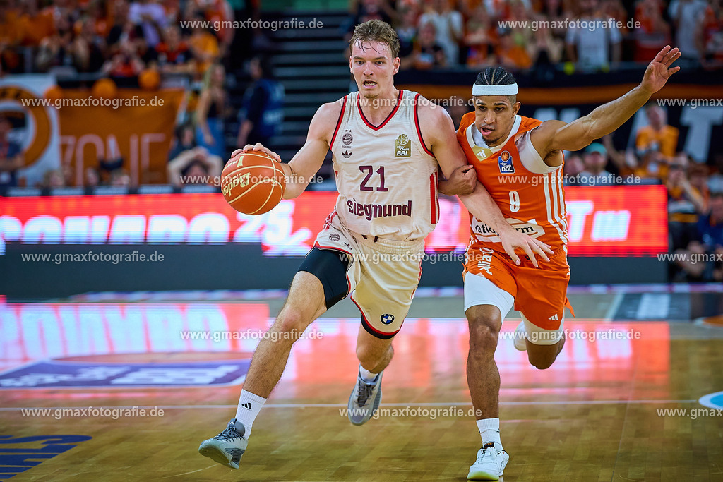 GER, ratiopharm ulm gegen FC Bayern, Basketball, 2. PlayOff, Finale, EasyCredit Bundesliga, Spielzeit 2024/2025, 18.06.2025 | GER, ratiopharm ulm gegen FC Bayern, Basketball, 2. PlayOff, Finale, EasyCredit Bundesliga, Spielzeit 2024/2025, 18.06.2025Foto: Eibner-Pressefoto/Gerald Oelze-de Stoppany