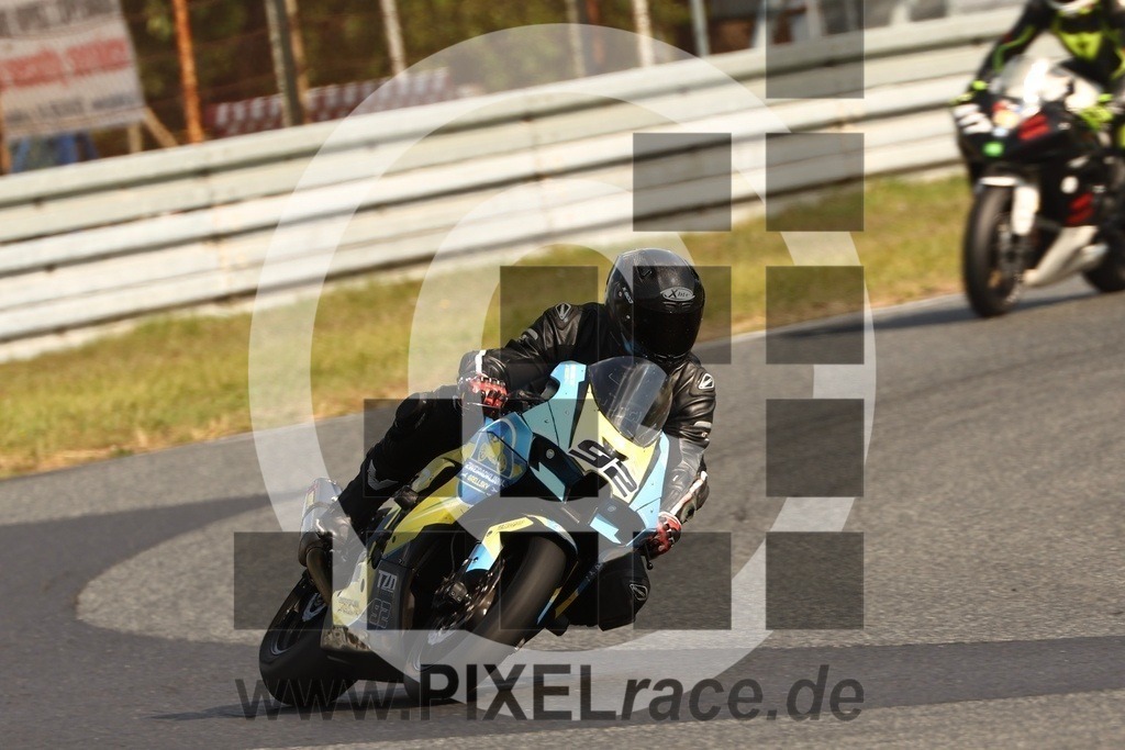 0092-20250909_14677 | Schöne Erinnerungen an spannende Momente - das festzuhalten ist unser Job. PIXELrace.de ist seit 2003 auf den Rennstrecken Europas unterwegs um die Action draußen beim Fahren und die wunderbare Stimmung imm Fahrerlager für euch einzufangen.