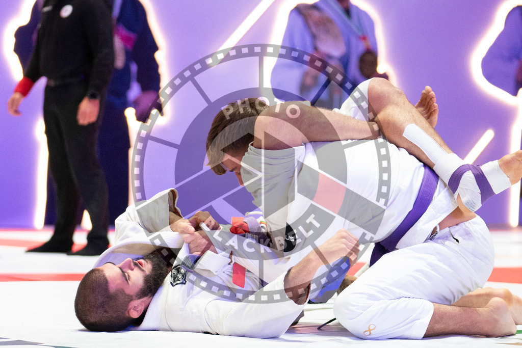 20231109PBB5209 | Fighters compete during the AJP World Professional Championship in the Mubadala Arena in Abu Dhabi, Arab United Emirates, on November 9, 2023.