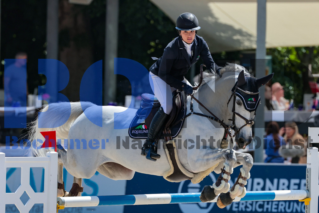 Longines Balve Optimum - Springen Samstag {date} -  | {headline}(Foto: Sebastian Sendlak / BOND) - Realisiert mit Pictrs.com