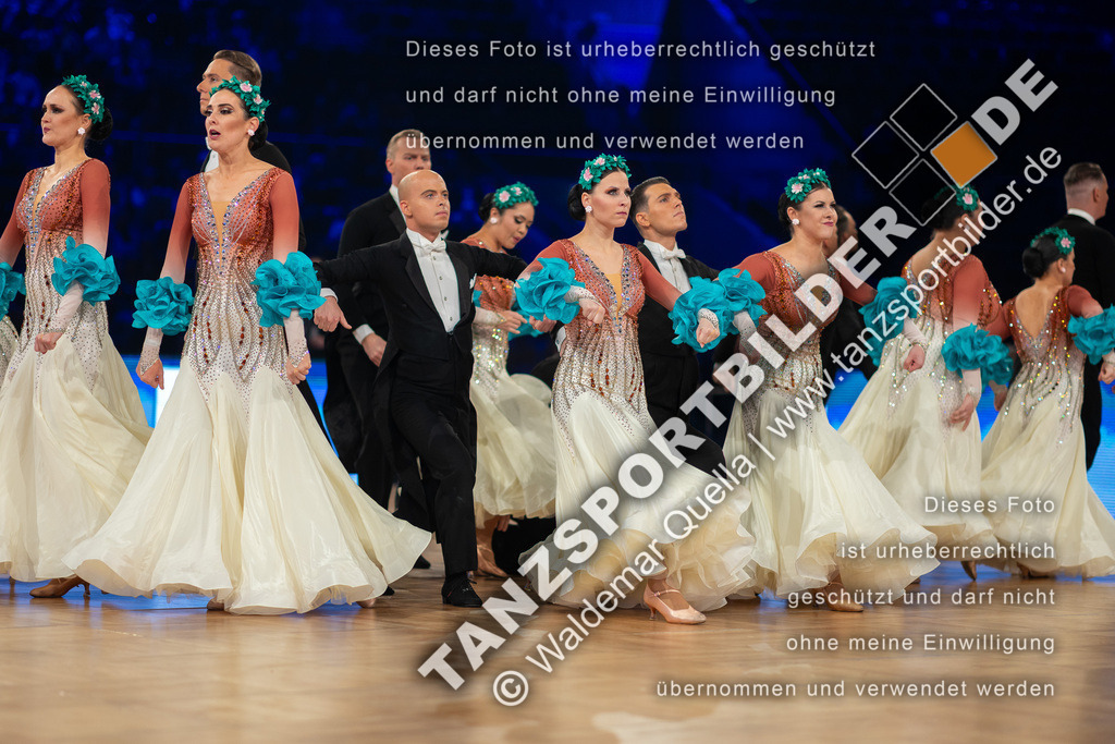 20251206-03070 | Hier finden Sie Tanz Bilder vom Latein und Standard Formationen tanzen. Sportbilder vom Tanzsport. Schöne Fotos und von Weltmeisterschaft, Europameisterschaft, Bundesliga, Regionalliga, Oberliga und Landesliga sowie von GOC Stuttgart, DanceComp, WM Bremen