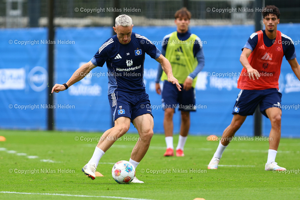 NH_HamburgerSV_Training_21072025 | #30 Silvan Hefti (Hamburger SV)Fußball I Herren I Training I Saison 2025-2026 I Hamburger SV I 20.07.2025 I Trainingsplätze Volksparkstadion