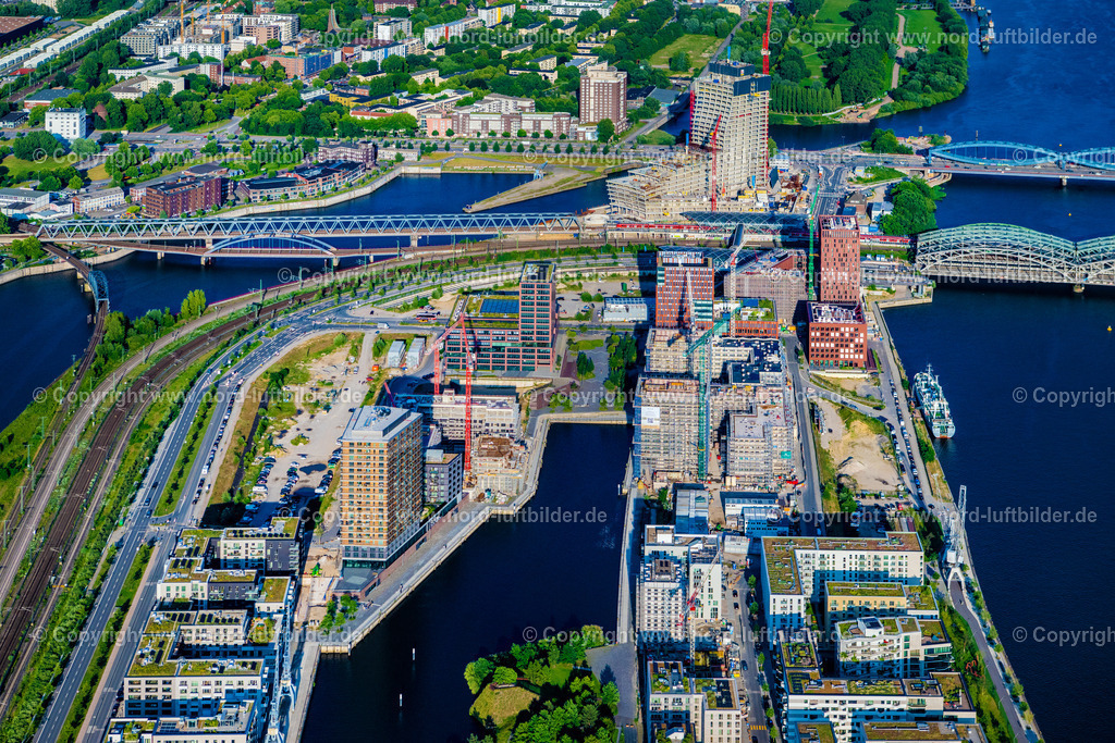 Hamburg_Baakenhafen_Elbtower_Elbbrücken_Hafencity_ELS_8175160625 | HAMBURG 16.06.2025 Baustellen für Wohn- und Geschäftshäuser im Baakenhafen entlang der der Baakenallee in der HafenCity in Hamburg, Deutschland. Weiterführende Informationen bei: AUG. PRIEN Bauunternehmung (GmbH & Co. KG),  BVE Bauverein der Elbgemeinden eG,  Baugenossenschaft Hamburger Wohnen eG,  Johann Daniel Lawaetz-Stiftung,  Richard Ditting GmbH & Co. KG,  bof architekten,  florian krieger - architektur und städtebau gmbh. // Construction sites for residential and commercial buildings in the Baakenhafen along the Baakenallee in HafenCity in Hamburg, Germany. Further information at: AUG. PRIEN Bauunternehmung (GmbH & Co. KG),  BVE Bauverein der Elbgemeinden eG,  Baugenossenschaft Hamburger Wohnen eG,  Johann Daniel Lawaetz-Stiftung,  Richard Ditting GmbH & Co. KG,  bof architekten,  florian krieger - architektur und staedtebau gmbh. Foto: Martin Elsen