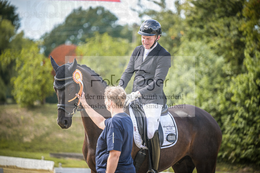 DOS_4312 | Entdecke hochwertige Reitturnierfotos von Foto Oger. Professionell, emotional und authentisch – jetzt Lieblingsmomente im Shop bestellen.Deutschlandweite Turnierfotografie. - Realisiert mit Pictrs.com