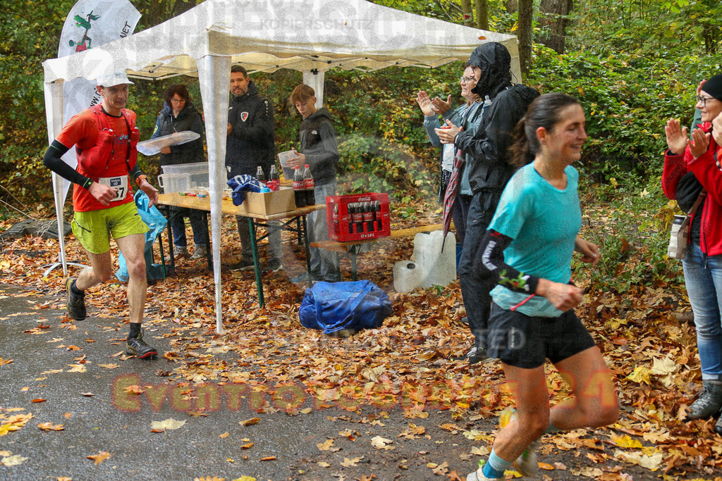 241027_0918_EX1_3272 | Sportfotografie im Rhein-Sieg Kreis, Köln, Bonn, NRW, Rheinland Pfalz, Hessen, etc. Unser Tätigkeitsfeld umfasst den Laufsport vom Volkslauf über den Marathon, Duathlon, Triathon bis zum Ultralauf wie Kölnpfad Ultra oder Schindertrail.