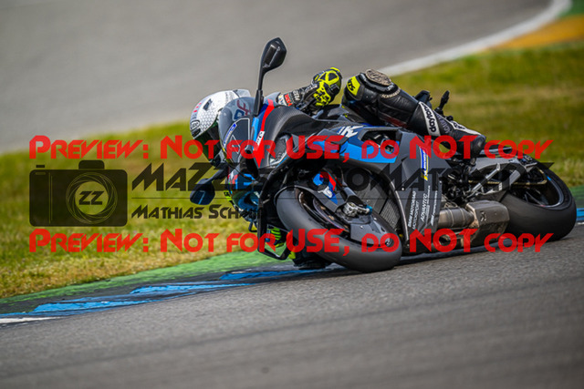 MaZZes_FotoMatrix_230410_2846-2 | WEISS