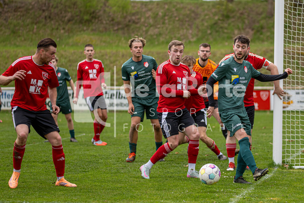 Oetzen - Hilmer_ Lasse (rechts_ gegen Marc-Dominic Mießner) vs Römstedt II 190426 dlP | immodelaporte-sportfotos - Realisiert mit Pictrs.com