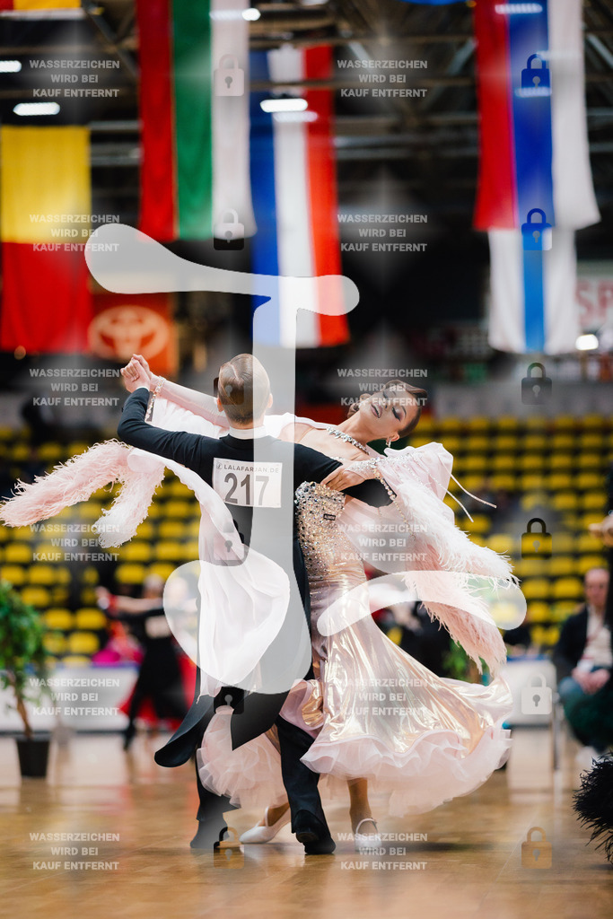 Hessen Tanzt WDSF Open Junior II Standard 5th (217) Vitalii Karnaukhov _ Elizaveta Beloedova (TC Rot-Weiß Leipzig)-2025-05-17-7775 | Webshop for digital downloads and prints of dance sport, event & show photographer Julian Link - Realisiert mit Pictrs.com