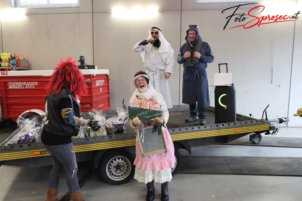fasching2026-mariazell (5) | Mit meiner Kamera halte ich besondere Augenblicke, faszinierende Landschaften und interessante Details fest. Dabei entstehen ganz unterschiedliche Aufnahmen – von stimmungsvollen Landschaftsfotografien und beeindruckenden Drohnenaufnahmen über Pressefotos - Realisiert mit Pictrs.com