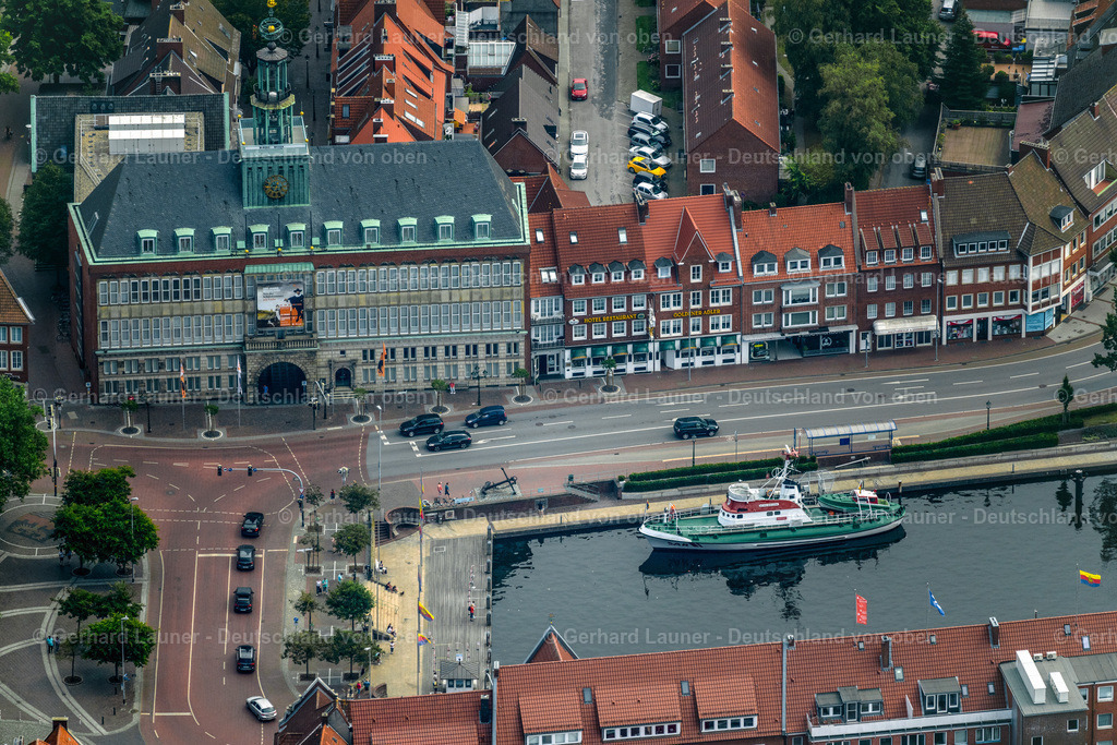 4038509 | EMDEN 09.08.2020 Gebäude des Rathauses der Stadtverwaltung - Wiederaufgebautes Historisches Rathaus in Emden im Bundesland Niedersachsen, Deutschland. Weiterführende Informationen bei: Stadt Emden. // Town Hall building of the city administration - reconstructed historic town hall in Emden in the state Lower Saxony, Germany. Further information at: Stadt Emden. Foto: Gerhard Launer
