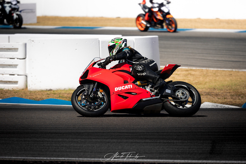 Ducati Trackday Hockenheimring 2026 | Entdecken Sie die faszinierende Welt von Alexander Tschuncky Arts: Kreative Fotografie, atemberaubende Automobilkunst und hochwertiger Bilderdruck. Lassen Sie sich inspirieren! - Realisiert mit Pictrs.com