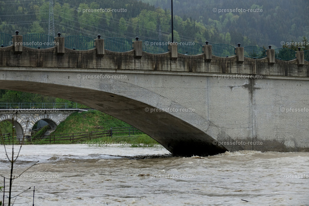 welltvi-Lechbruecke-Pflach-Hochwasser-21052019-DSD01362 | Info aus dem Bezirk Reutte/Ausserfern Tirol sowie eine umfangreiche Bilddatenbank über die gesamte Region: Lechtal, Talkessel Reutte, Tannheimertal, Zwischentoren. Lech, Plansee, Zugspitze, Grenztunnel, B179, Fernpassstraße, Verkehr, Lawinen, Tradition, - Realisiert mit Pictrs.com