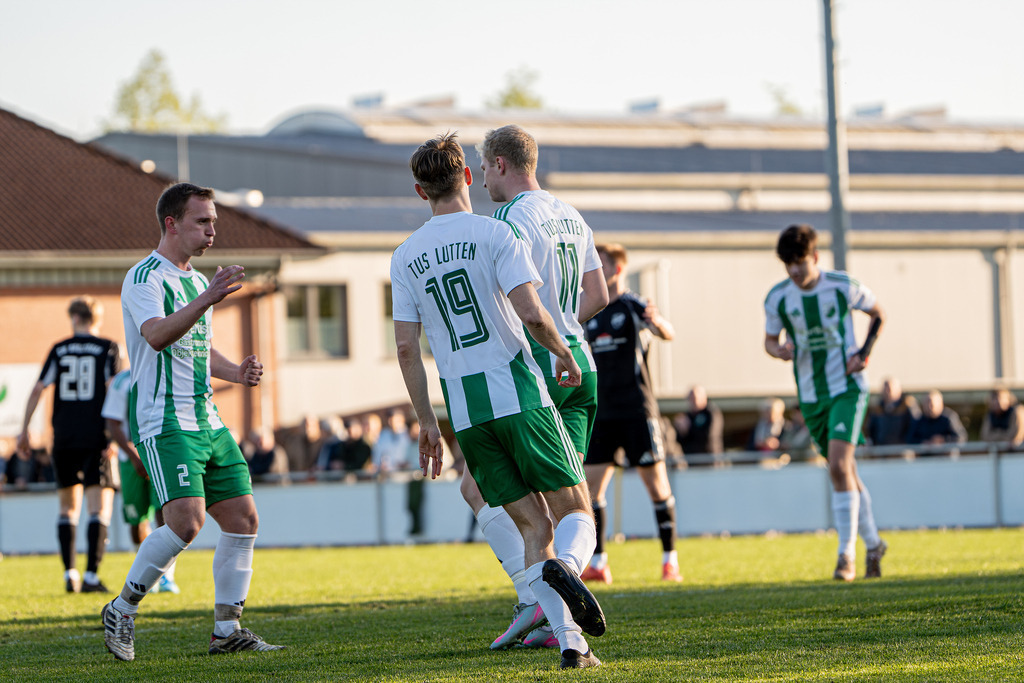 Fußball I Herren I Saison 2025-2026 I Bezirksliga Weser-Ems 4 I 15. Spieltag I TuS Lutten - GW Brockdorf I 07879 | jns.sportfotos - Realisiert mit Pictrs.com