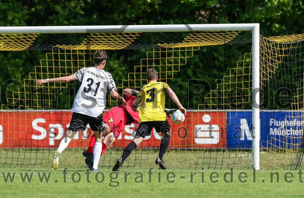 2023-07-09_098_FC_Moosinning_II_gegen_FC_Herzogstadt | Moosinning, Deutschland, 09.07.2023:
Fußball, Kreisliga 2023 / 2024, Testspiel, FC Moosinning II gegen FC Herzogstadt, Endergebnis: 2:1

Foto: Christian Riedel / fotografie-riedel.net