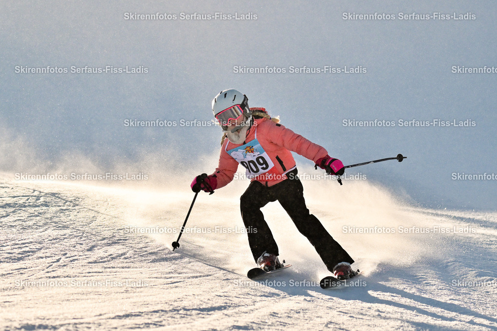 SRF_25.12.2025_0316 | Skirennfotos,Serfaus,Fiss,Ladis,Kinderskirennen,Winter,Tirol,Oberland,skirace,SFL,feelfree,weil wir's genießen,ski,Ski,skifahren,Sonnenplateau, - Realisiert mit Pictrs.com