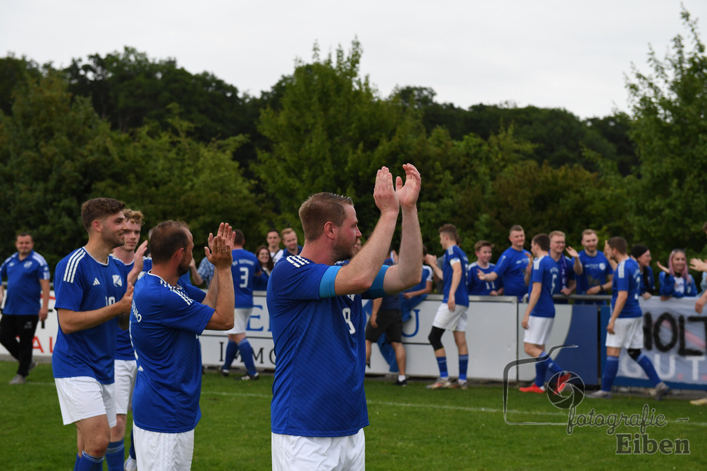 1. FC Nordenham-SV GOTANO | Kreispokal Finale Jade-Weser-Hunte 1. Mannschaften; 1.FC Nordenham (weiß)-SV GOTANO (blau) am 15.06.2025 in Rastede (Sportanlage Köttersweg), Photo: Philip Eiben 2025 - Realisiert mit Pictrs.com