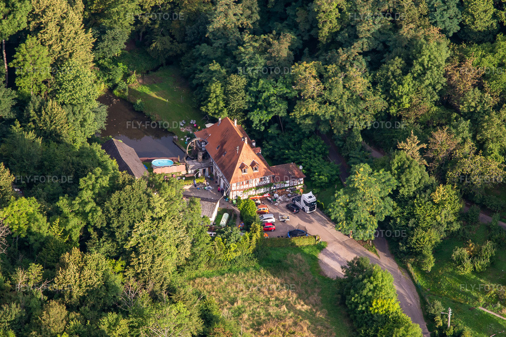 Luftbild: Ehemalige Wappenschmiede in Pleisweiler-Oberhofen im Bundesland Rheinland-Pfalz in Deutschland. Foto: IMG_137684.jpg vom 12.08.2023 durch Werner Riehm/FLY-FOTO.de