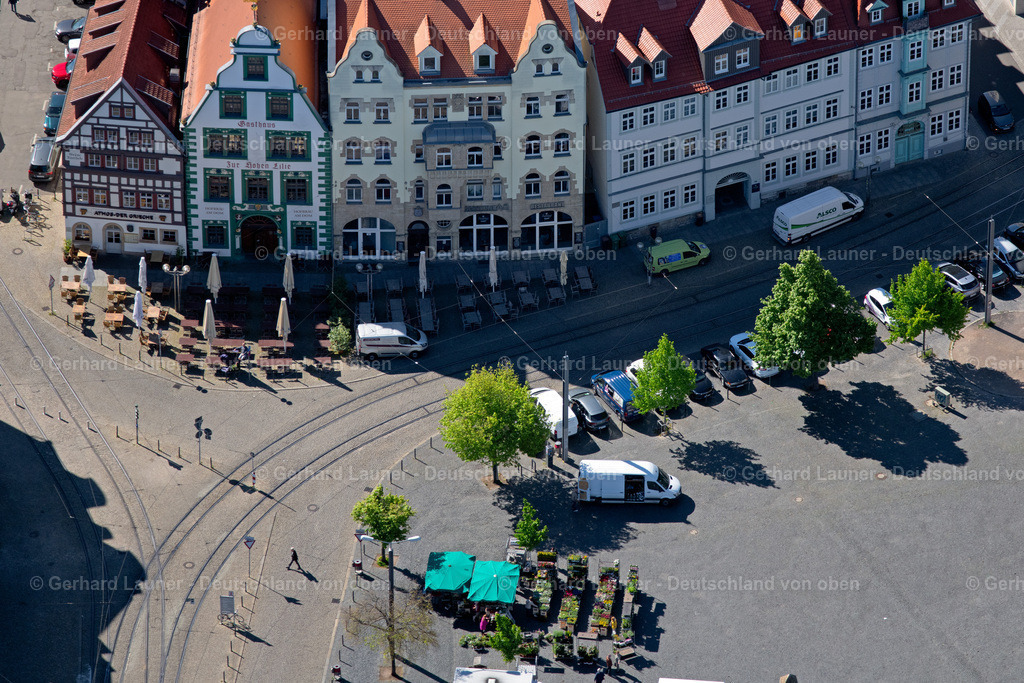 4026382 | ERFURT 07.05.2020 Verkaufsstände und Handelsbuden auf dem Domplatz im Ortsteil Altstadt in Erfurt im Bundesland Thüringen, Deutschland. // Sale stands and trade stalls in the market place on Domplatz in the district Altstadt in Erfurt in the state Thuringia, Germany. Foto: Gerhard Launer