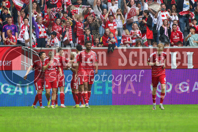 10.05.2026, GER, Fussball, Herren, 2. BL, Saison 2025/2026, Fortuna Düsseldorf - SV Elversberg | Fortuna Düsseldorf jubelt nach 1:0 durch Eigentor