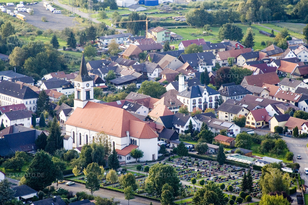 Luftbild: Kirche im Ortsteil Urloffen in Appenweier im Bundesland Baden-Württemberg in Deutschland.Foto: IMG_8231.jpg vom 15.09.2007 durch Werner Riehm/FLY-FOTO.de