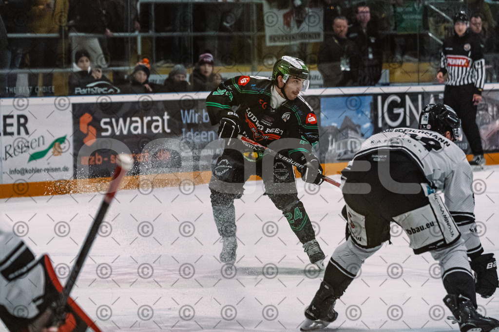 Alligators_vs_Passau_26_12_2025-054 | Höchstadt Alligators Fotogalerie: Eishockey-Action aus Franken. Professionelle Spielfotos, Portraits & Stadionbilder zum Download. Jetzt entdecken! - Realisiert mit Pictrs.com