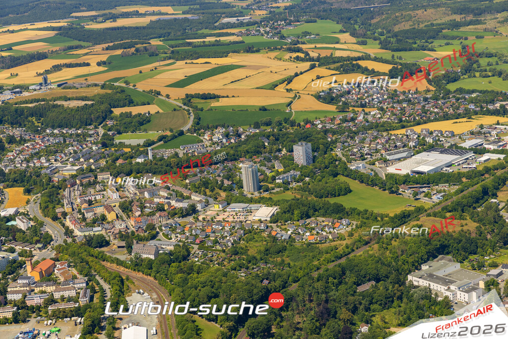 Klassische Luftaufnahme ohne Drohne zeigt:Hofeck bei Hof - Die Luftbildaufnahme wurde 2025 vom UL-Flugzeug heraus erstellt ( keine Drohne ) - Hochauflösende Luftaufnahme -Nicht vergleichbar mit Google Maps oder Satelittenbilder- Die Geschenkidee !Mit Lizenz und Bildrechte bestellbar