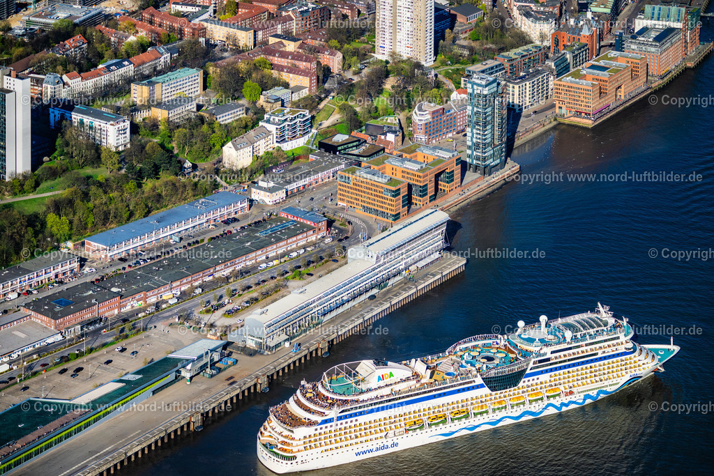 Hamburg_AIDA_Fischereihafen_ELS_3670060425 | HAMBURG 06.04.2025 Kreuzfahrt- Passagier- und Fahrgast- Schiff " AIDAmar " am Kai des Cruise Center in Hamburg, Deutschland. Weiterführende Informationen bei: AIDA Cruises - German Branch of Costa Crociere S.p.A.,  CGH Cruise Gate Hamburg GmbH. // The cruise passenger and passenger ship "AIDAmar" on the quay of the Cruise Center in Hamburg, Germany. Further information at: AIDA Cruises - German Branch of Costa Crociere S.p.A.,  CGH Cruise Gate Hamburg GmbH. Foto: Martin Elsen