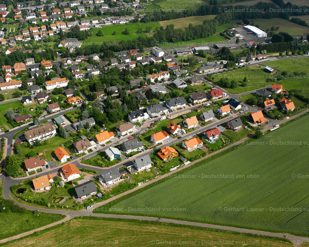 2615892 | SCHOTTEN 09.06.2006 Wohngebiet einer Einfamilienhaus- Siedlung  in Schotten im Bundesland Hessen, Deutschland // Single-family residential area of settlement  in Schotten in the state Hesse, Germany Foto: Gerhard Launer