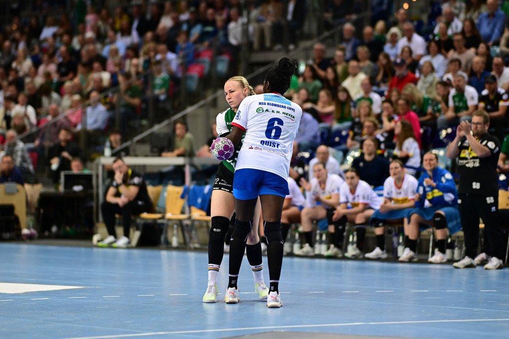 Handball I Frauen I Saison 2024-2025 I 1. HBF I Play-Off I Viertelfinale I VfL Oldenburg - HSG Blomberg-Lippe | Der Sportfotograf. - Realisiert mit Pictrs.com