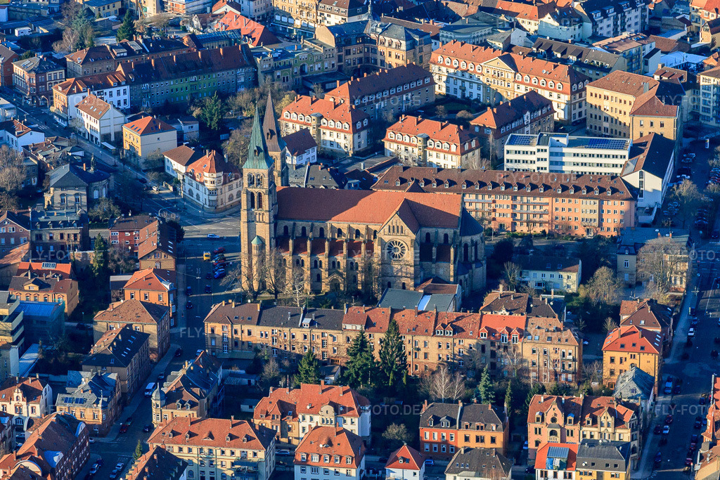 Luftbild: Kath. Kirche Mariä Himmelfahrt - Marienkirche in Landau in der Pfalz im Bundesland Rheinland-Pfalz in Deutschland. Foto: IMG_37179.jpg vom 22.01.2011 durch Werner Riehm/FLY-FOTO.deAuflösung des Originals: 4504 x 3003 pxKirche St. Maria | Pfarrei Mariä Himmelfahrt, Landau