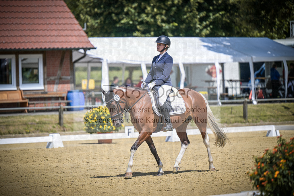 DOS_3508 | Entdecke hochwertige Reitturnierfotos von Foto Oger. Professionell, emotional und authentisch – jetzt Lieblingsmomente im Shop bestellen.Deutschlandweite Turnierfotografie. - Realisiert mit Pictrs.com