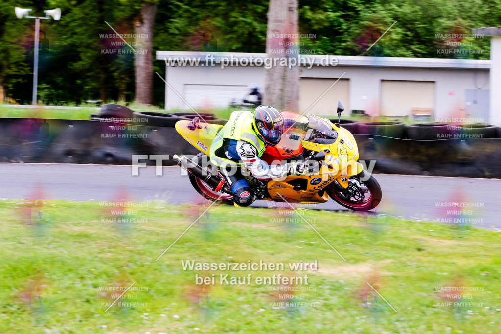 MotoTeamVBK-20446 | Hier findet Ihr Bilder von Touristenfahrten auf der Nürburgring Nordschleife oder von anderen Veranstaltungen die ich besucht habe. Viel Spass beim Durch Schauen 