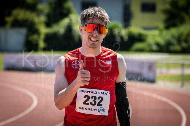 B&amp;S Kurpfalz Gala; Weinheim, 23.05.2026 | WEINHEIM, GERMANY - MAY 24: Thumbs up - Stefan Volzer (GER/TSV Bayer o4 Leverkusen) during the B&amp;S Kurpfalz Gala am 23.05.2026 at the  Sepp-Herberger-Stadium in Weinheim (Baden-Wuerttemberg / Germany).
