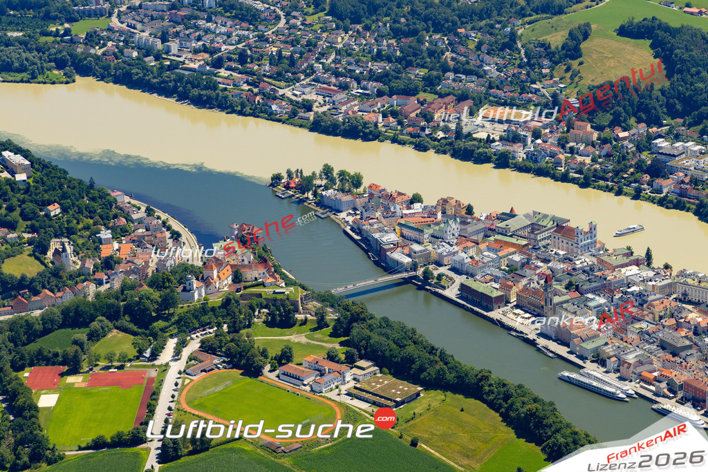 Die Luftaufnahme Altstadt - Passau wurde 2022 vom Flugzeug aus (keine Drohne) erstellt. Hohe Auflösung -für große Poster und Wandbilder geeignet - Garantiert!