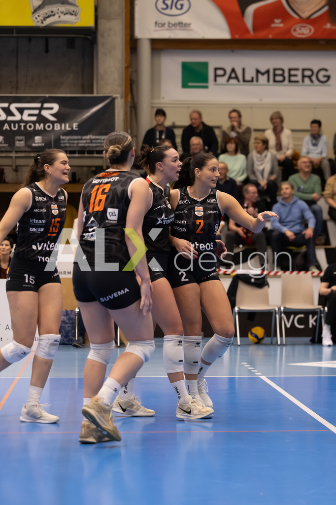 Volleyball I Frauen I Saison 2025-2026 I Volleyball NLA | Women I Round 16 I VC Kanti Schaffhausen - Viteos NUC I 31.01.2026 | 2 Hayward Natalie (US) (Viteos NUC) – Zuspiel  //  15 Von Micheli Alix (CH) (Viteos NUC) – Mittelblock  //  16 Scambray Tia (US) (Viteos NUC) – Außenangriff  //  9 Dvoracek Maia (US) (Viteos NUC) – Diagonalangriff - Realisiert mit Pictrs.com