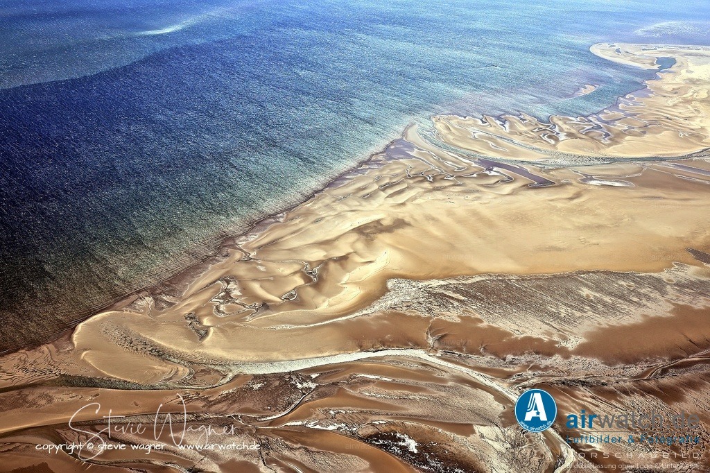 Halligen-Inseln-Weltnaturerbe-Wattenmeer-Mai-23-airwatch-wagner-240A3185 | Entdecken Sie atemberaubende Luftbilder und Fotografien auf airwatch.de - Tauchen Sie ein in eine Welt voller faszinierender Aufnahmen aus der Vogelperspektive.