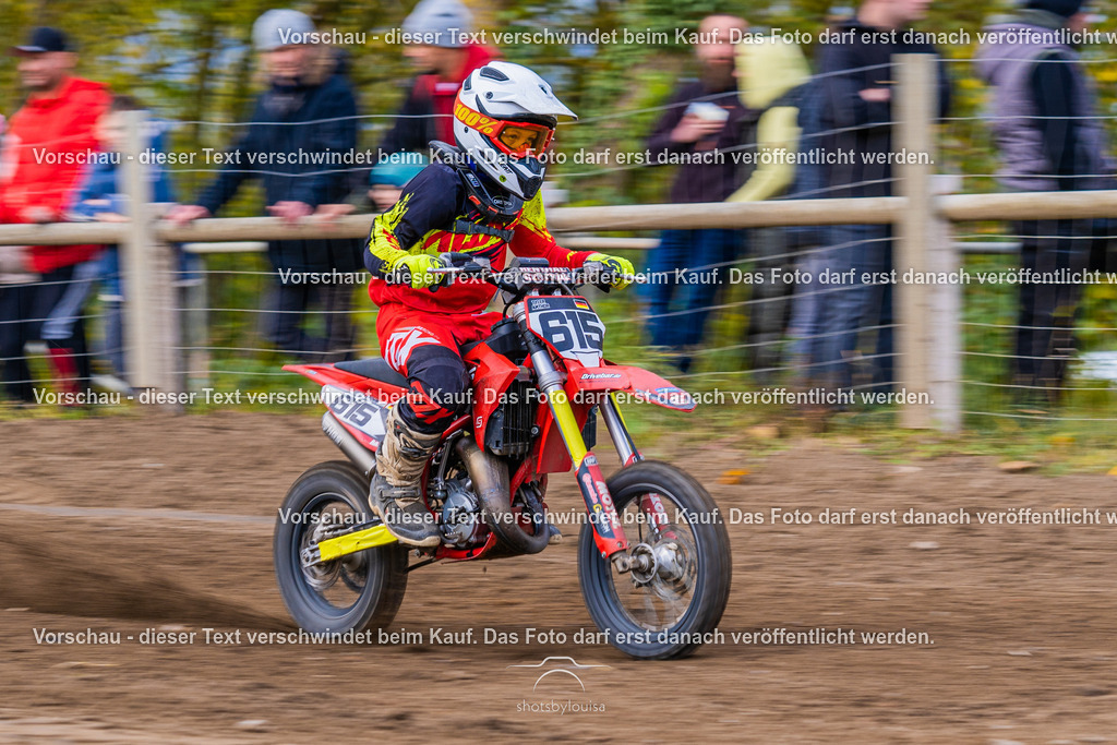 10_25_MCBernauerSchleife-6989 | Sportfotografin aus Berlin-Brandenburg mit Fokus auf Motocross. Ich halte deine sportliche Leistung und echte Emotionen auf und neben der Strecke professionell fest. Entdecke die Fotos von deinem Rennen und bestelle sie direkt hier im Shop.