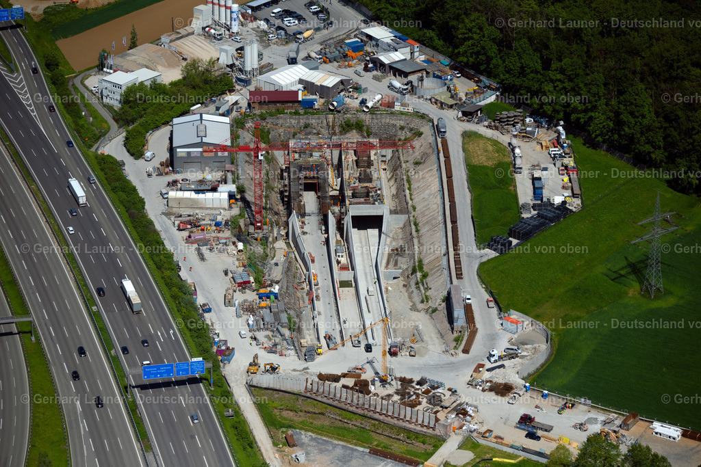 4045601 | STUTTGART 31.05.2021 Baustelle mit Tunnelführungsarbeiten für die Streckenführung und den Verlauf " Flughafentunnel " parallel zum Verlauf der Autobahn BAB A8 im Ortsteil Plieningen in Stuttgart im Bundesland Baden-Württemberg, Deutschland. Weiterführende Informationen bei: GBI Gackstatter Beratende Ingenieure GmbH,  Max Bögl Bauservice GmbH &amp; Co. KG,  Vössing Ingenieurgesellschaft mbH. // Construction site with tunneling work for the route and the "airport tunnel" course parallel to the course of the A8 motorway in the Plieningen district of Stuttgart in the state Baden-Wuerttemberg, Germany. Further information at: GBI Gackstatter Beratende Ingenieure GmbH,  Max Boegl Bauservice GmbH &amp; Co. KG,  Voessing Ingenieurgesellschaft mbH. Foto: Gerhard Launer