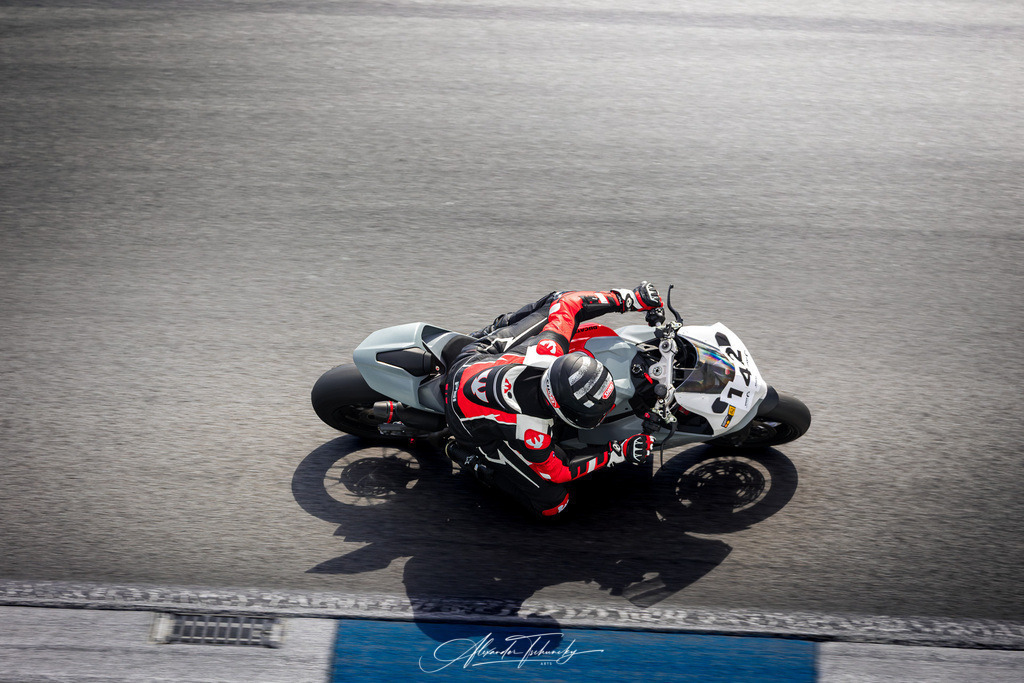 Ducati Trackday Hockenheimring 2026 | Entdecken Sie die faszinierende Welt von Alexander Tschuncky Arts: Kreative Fotografie, atemberaubende Automobilkunst und hochwertiger Bilderdruck. Lassen Sie sich inspirieren! - Realisiert mit Pictrs.com