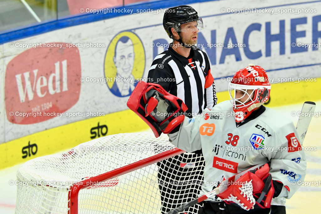 EC IDM Wärmepumpen VSV vs. HDD Jesenice | Orel Stephan Referee,#38 Us Zan HDD Jesenice, EC IDM Wärmepumpen VSV vs. HDD Jesenice, EC IDM Wärmepumpen VSV vs. HDD Jesenice am 08.09.2024 in Villach (Stadthalle Villach), Austria, (Photo by Bernd Stefan)