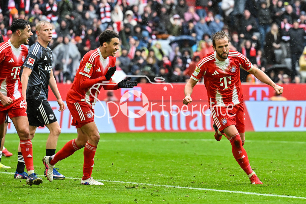 FC Bayern München - Eintracht Frankfurt | MUNICH, GERMANY - 21. FEBRUARY: Jubel der Bayern nach dem Treffer zu 2-0 durch Harry KANE (FC Bayern Munich 9) / Tor / Torschuetze / Freude / Happy während dem Bundesligamatch zwischen dem FC Bayern München und der SG Eintracht Frankfurt am 23. Spieltag in der Allianz Arena / DFL REGULATIONS PROHIBIT ANY USE OF PHOTOGRAPHS AS IMAGE SEQUENCES AND/OR QUASI-VIDEO