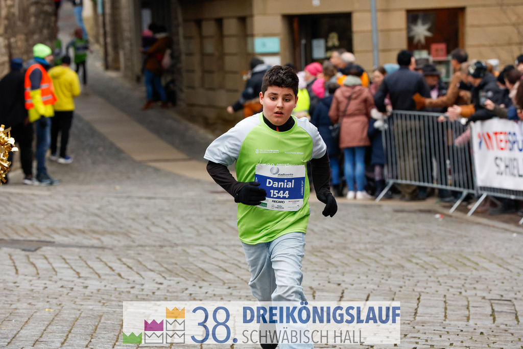 1700m Stadtwerke Jugendlauf | 3 Koenigslauf 2024 1700m Stadtwerke Jugendlauf - Realisiert mit Pictrs.com