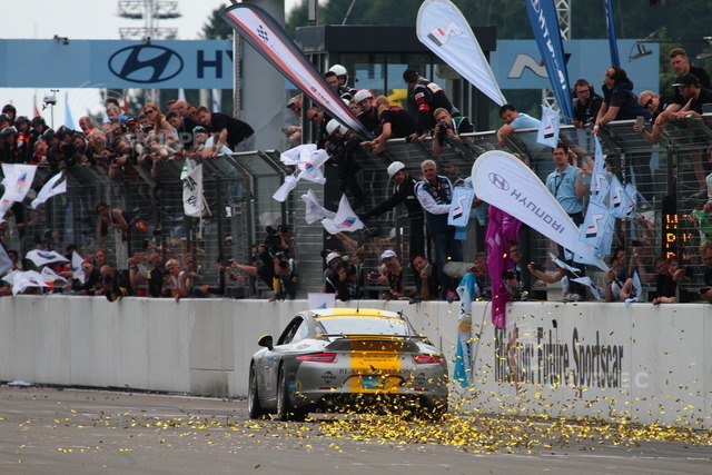 24hNbg17_X172198PL | Porsche 911 GT3 Cup HRT (76), HRT-Performance: Kim Andre Hauschild, Michael Czyborra, Mathias Hüttenrauch - Realisiert mit Pictrs.com