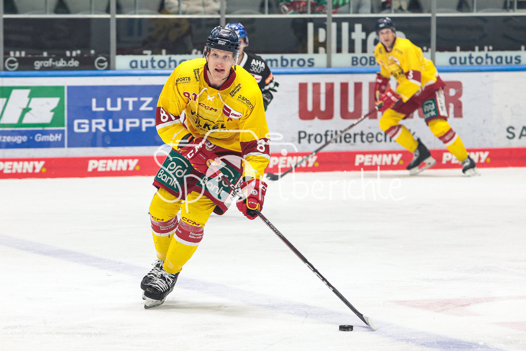Augsburger Panther - Duesseldorfer EG | Stephen MacAULAY (DEG #81) am Puck