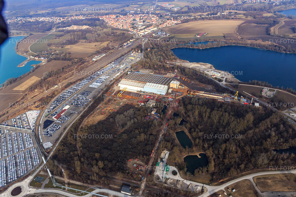 Aerial view: ARCHICUB - Parking area for the import of trucks and cars by Walon in Lauterbourg in the state Bas-Rhin, France. – Photo: IMG_096940.jpg taken on 02/19/2017 by Werner Riehm/FLY-FOTO.com – Resolution of the original: 5135 x 3423 px – Solutions logistiques pour l'industrie: