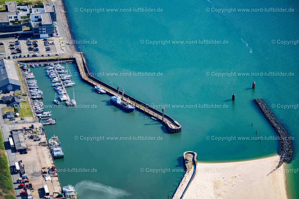 Sylt_Hörnum_Hafen_ELS_8996210625 | HöRNUM (SYLT) 13.06.2025 Hafenanlagen an der Meeres- Küste der Nordsee in Hörnum auf Sylt im Bundesland Schleswig-Holstein, Deutschland. // Port facilities on the seashore of the North Sea in Hoernum on Sylt in the state Schleswig-Holstein, Germany. Foto: Martin Elsen